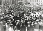Place de la République La foule -  voir en grand cette image"