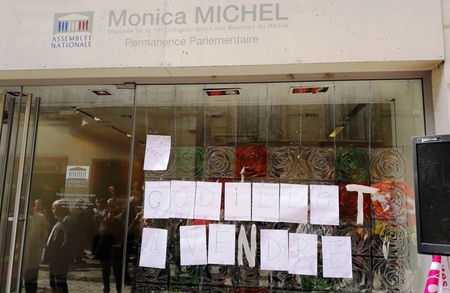 Boutique En Marche : godillot à vendre ! - JPEG - 701.3&nbsp;ko
